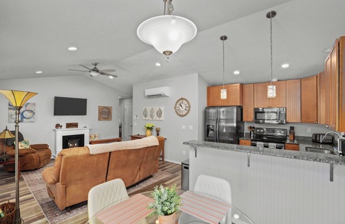 Salem Casa | Keiser Country Guest Home, moderno con energía solar