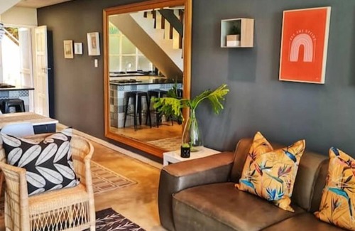 Selection Beach Apartamento | Stylish Umdloti beach flat, pool & sea views
