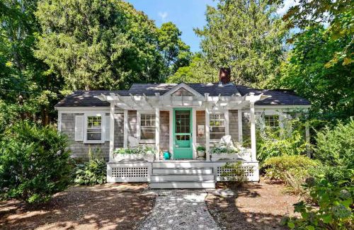 Yarmouth Port Casa | Stylish Updated Home walk to Dennis Pond Hot Tub