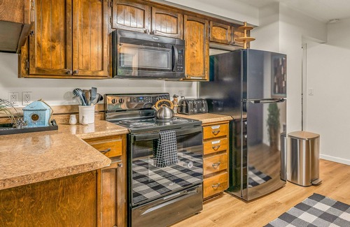 Longview Cabaña | Stylish, Updated, Waterfront Cottage ~ Quiet and Romantic