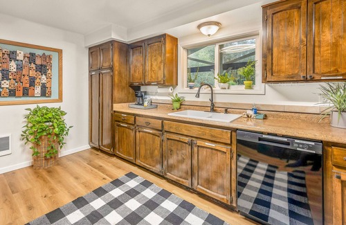 Longview Cabaña | Stylish, Updated, Waterfront Cottage ~ Quiet and Romantic