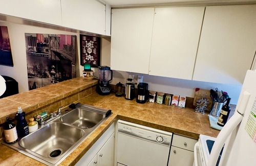 Turtle Creek Condominio | Stylish Uptown Dallas Loft: Pet-Friendly, Hi-Fi Sound, Private Patio & Grill