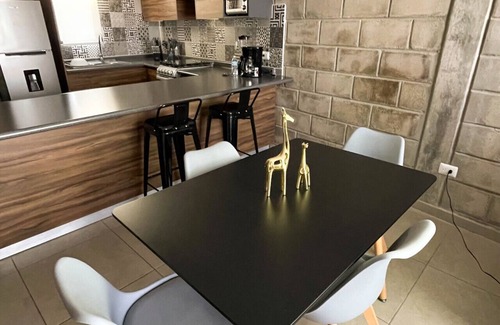 Centro de Guadalajara Apartamento | Stylish urban loft with access to gym and work rooms.