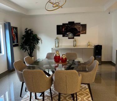 Lusaka Central Apartamento | Stylish Urban Retreat - Spacious 3-Bedroom Apartment- VI