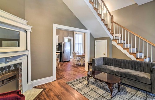 Vicksburg Apartamento | Stylish Vicksburg Apt with Porch - 2 Mi to Casino!
