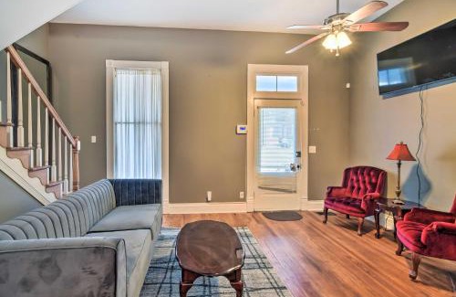 Vicksburg Apartamento | Stylish Vicksburg Apt with Porch - 2 Mi to Casino!