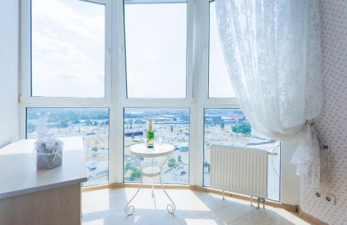 Obolon' Apartamento | Stylish views Apartments in the parasol. Parus .Obolonskaya embankment