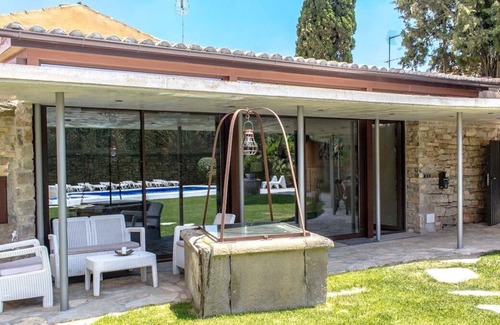 Portell Villa | ¡Villa con estilo en la campiña catalana, para 27!