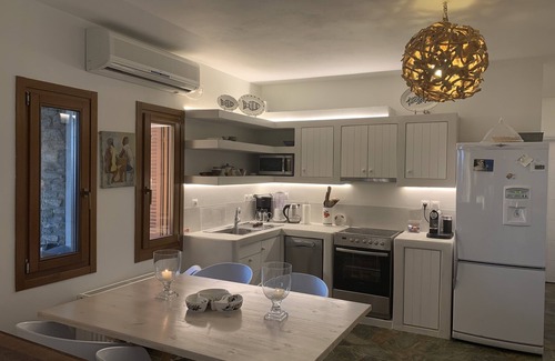 Gavrio Villa | Villa Philinna con estilo: la mejor ubicación, increíble piscina, 2 casas, vistas espectaculares