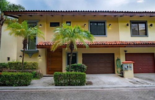 Potrero Casa | Stylish Villa with Brand-New Furniture, Panoramic Ocean Views, and Infinity Swimming Pool & Hot Tub