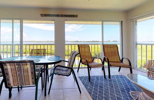 Whitney Beach Villa | Elegante villa con piscina compartida, bañera de hidromasaje y tenis: ¡momentos de la playa!