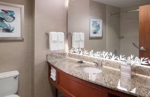 St. Petersburg - Clearwater Hotel | Stylish Waterfront Escape near Beaches | Outdoor Pool & Spa | 2 Units