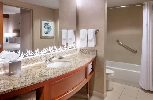 St. Petersburg - Clearwater Hotel | Stylish Waterfront Escape near Beaches | Outdoor Pool & Spa | 2 Units