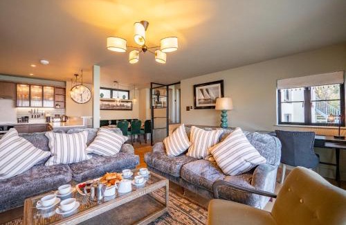 Dartmouth Casa | Stylish Waterfront Home With River Dart Views