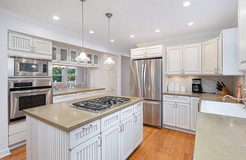 Lakeside Casa | Stylish & Well-Equipped Home with Private Outdoor Pool, WiFi, Deck, Gas Grill