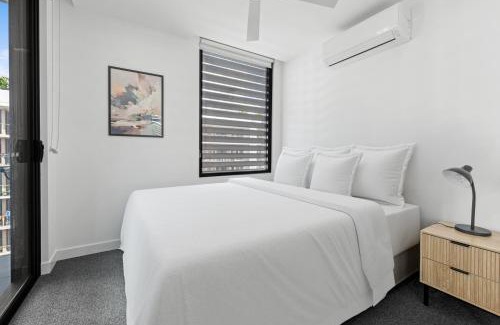 West End Apartamento | Stylish West End Stay with Rooftop Pool & BBQ