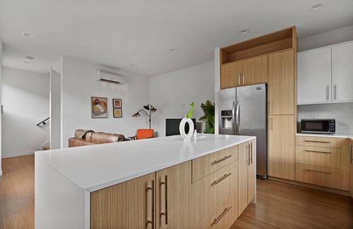 East Queen Anne Casa | Stylish Westlake 2BR, nr Shopping & Entertainment, by Blueground