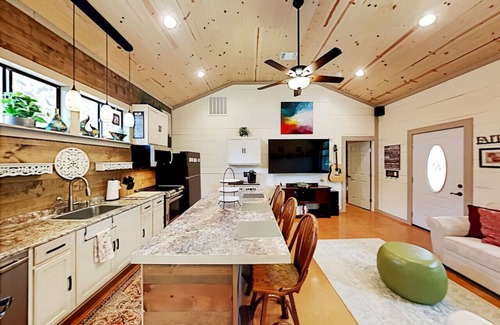Dripping Springs Casa | Stylish Zen Cottage at KC Memory Lane