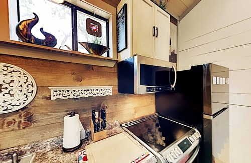 Dripping Springs Casa | Stylish Zen Cottage at KC Memory Lane