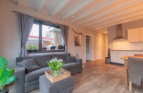 Baarland Casa | Stylishly furnished bungalow in Baarland