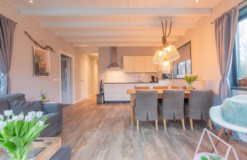 Baarland Casa | Stylishly furnished bungalow in Baarland