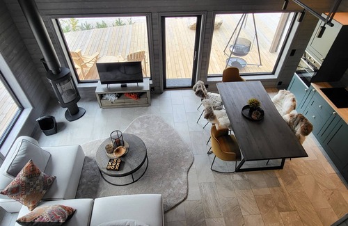Kviteseid Cabina | Stylishly furnished chalet with a large terrace in Vrådal