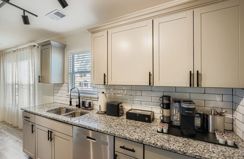 Westside Casa | Stylishly remodeled and newly furnished 3BR in Downtown ATL - Office, Yard, Deck