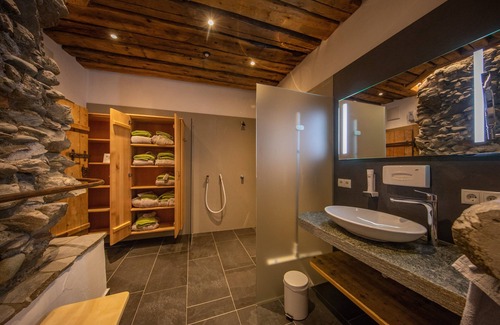 Maishofen Chalet De Esquí | Elegante Moarhaus Chalet renovado con sauna privada