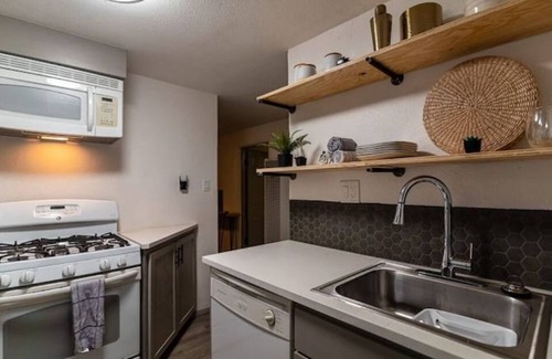 University Heights Casa | Stylishly Small House @Nob Hill/UNM Area /King Bed