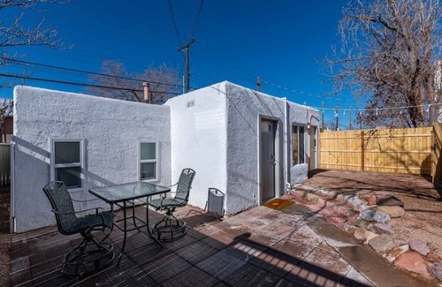 University Heights Casa | Stylishly Small House @Nob Hill/UNM Area /King Bed