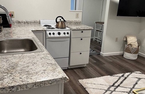 Chatham Crescent Apartamento | Stylist 1 bedroom condo close to downtown and major hospital hospitals