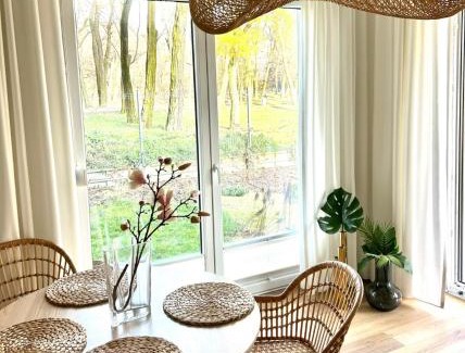 Poznan Apartamento | Stylowy apartament z prywatnym ogrodem, widokiem na park i parkingiem - Red Park Poznań