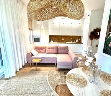 Poznan Apartamento | Stylowy apartament z prywatnym ogrodem, widokiem na park i parkingiem - Red Park Poznań