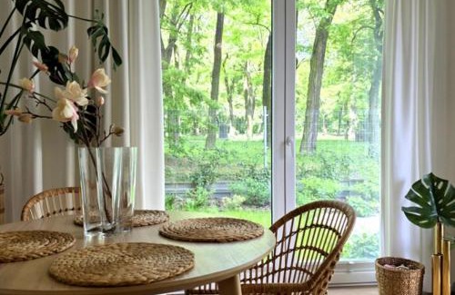 Poznan Apartamento | Stylowy apartament z prywatnym ogrodem, widokiem na park i parkingiem - Red Park Poznań