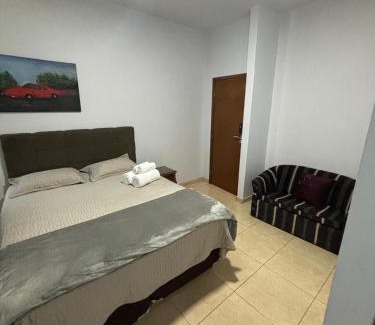 Goiania Apartamento | Suíte 103 confortável e espaçosa