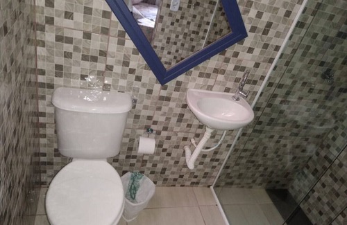 Bairro da Enseada Cama Y Desayuno | Suíte 4 para PcD com piscina em Caraguatatuba