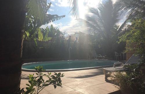 Bairro da Enseada Casa | Suíte 5 com piscina e wi-fi em Caraguatatuba