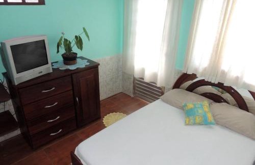 Bairro da Enseada Casa | Suíte 5 com piscina e wi-fi em Caraguatatuba