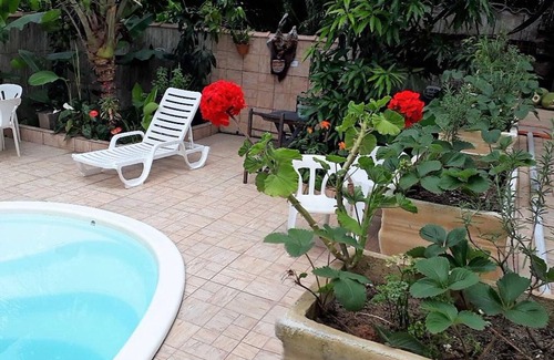 Bairro da Enseada Casa | Suíte 6 com piscina e wi-fi em Caraguatatuba