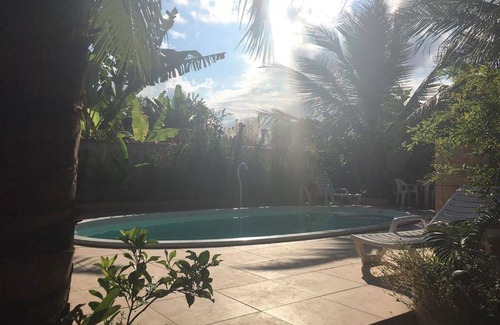 Bairro da Enseada Casa | Suíte 6 com piscina e wi-fi em Caraguatatuba