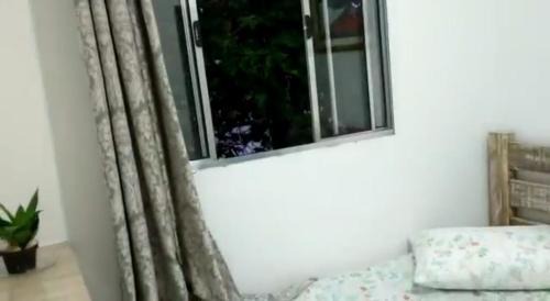 Bairro da Enseada Casa | Suíte 6 com piscina e wi-fi em Caraguatatuba