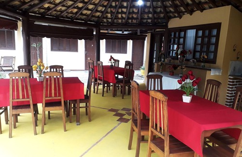 Ponte Branca Apartamento | Suíte aconchegante dentro de uma pousada em Paraty