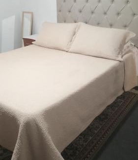 Fracalanza Casa | Suíte bem localizada.