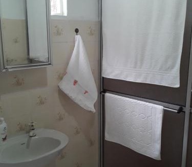 Fracalanza Casa | Suíte bem localizada.
