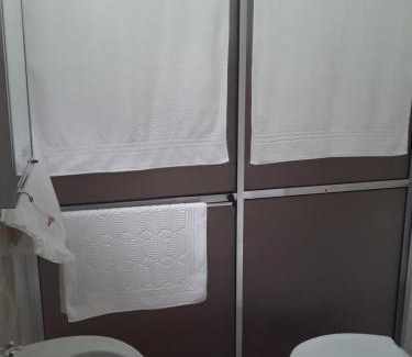 Fracalanza Casa | Suíte bem localizada.