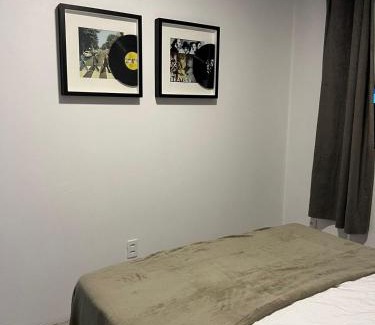 Velha Casa | Suíte com BWC PRIVATIVO Com AR Ao Lado da Vila Germânica Oktoberfest