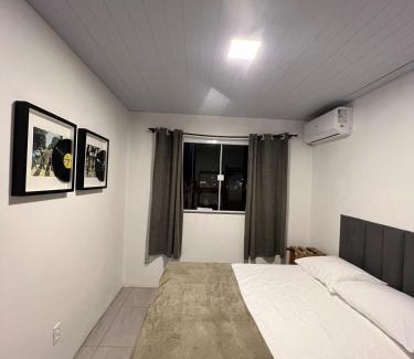 Velha Casa | Suíte com BWC PRIVATIVO Com AR Ao Lado da Vila Germânica Oktoberfest
