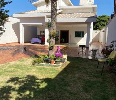 Goiania Casa | Suíte com janela para o jardim