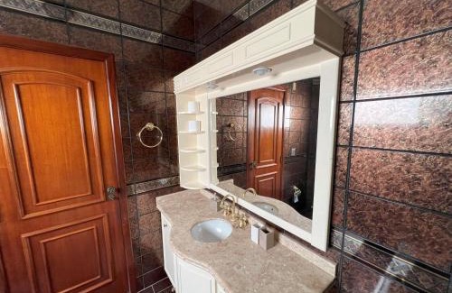Sinop Casa | Suíte de luxo no centro com closet e hidromassagem