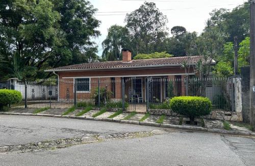 Mairipora Casa | Suíte espaçosa em bairro bem localizado